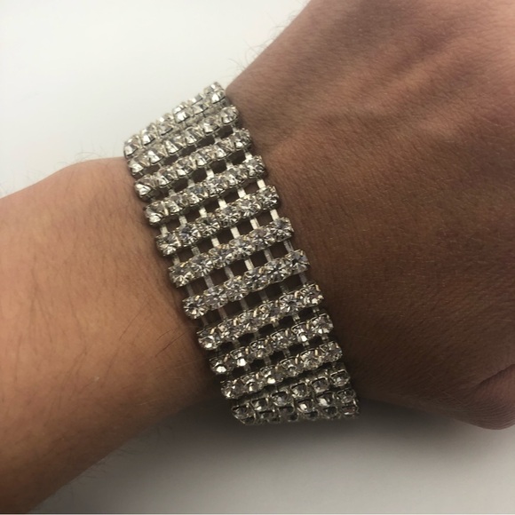 VTG Rhinestone Silver Tone Metal Set Necklace Earrings Bracelet 16”/ 2” / 7.5” - Picture 2 of 8